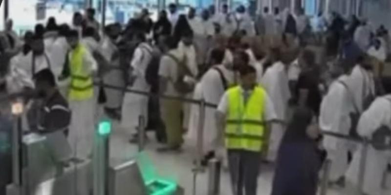 Катар и ОАЭ приостановили авиарейсы в Саудовскую Аравию из-за угроз безопасности