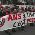 Массовые забастовки против пенсионной реформы проходят во Франции