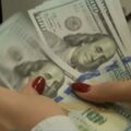 Доллар начал терять свои позиции на международном валютном рынке