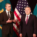 Президент Казахстана обсудил ситуацию на Украине с главой США