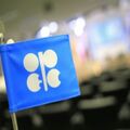 ОПЕК и Россия договорились заморозить добычу нефти