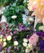 Курьерская доставка цветов по Киеву и области: сделайте подарок, даже если вы не рядом