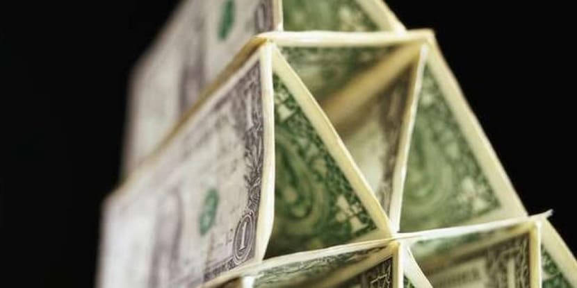 26-летний директор финансовой пирамиды скрылся с 4 миллиардами тенге вкладчиков