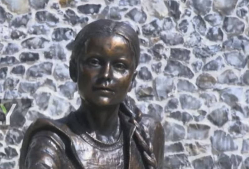 «Монумент тщеславия»: статуя Греты Тунберг стала предметом споров
