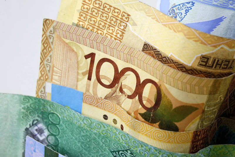Минимальную зарплату в Казахстане увеличат до 60 тысяч тенге
