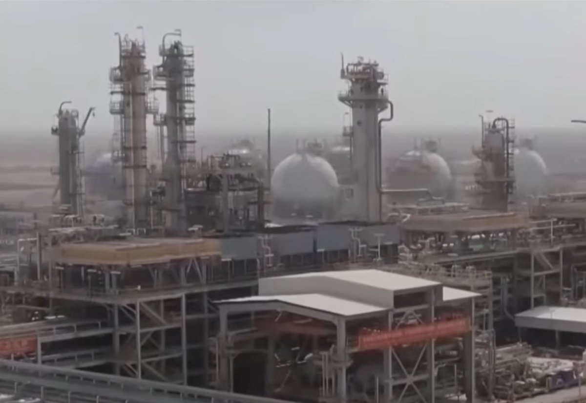 ОАЭ выходят из ОПЕК+: как это повлияет на мировой нефтяной рынок?